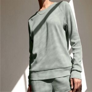 ARITZIA TNA Andrews Waffle
Thermal Long Sleeve Top Sage Green Comfort Size Small